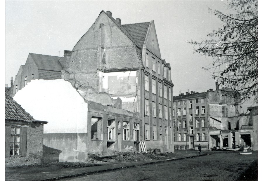 Zerbombte Häuser am Weißen Kreuz (um 1944)