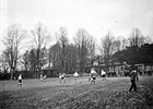 Fußballspiel auf der Wiese hinter dem Schweizer Haus 1927 (Foto: Wolfgang Baier)